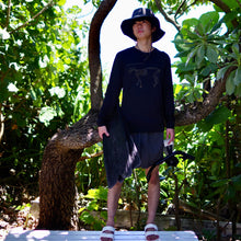 画像をギャラリービューアに読み込む, DRY(吸汗速乾)<BR>長袖図鑑TシャツBLACK<BR>イリオモテヤマネコ<BR>骨格