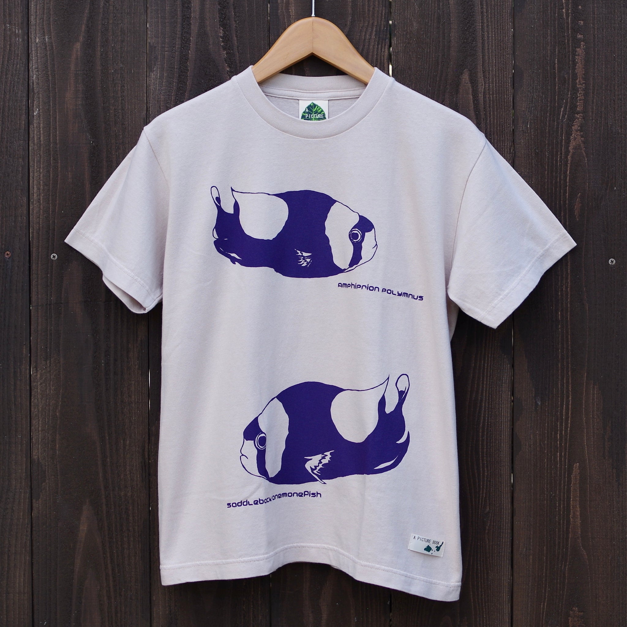 染め図鑑Tシャツトウアカクマノミ – A PICTURE BOOK